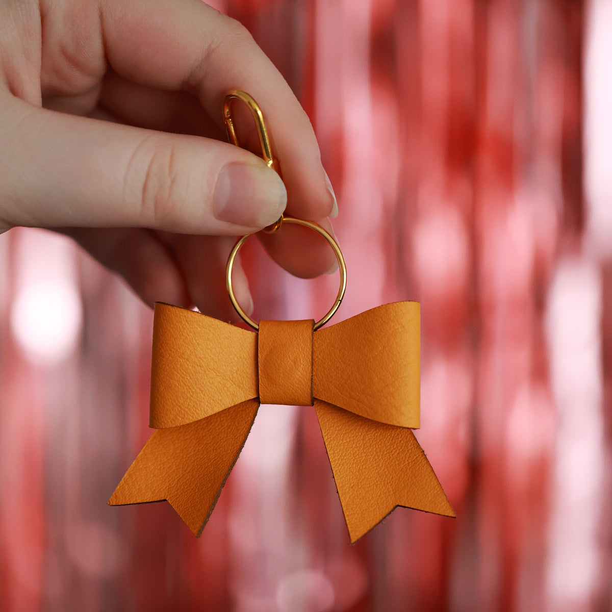 Handgefertigte gelbe Leder-Schleife mit Schlüsselanhänger – Stilvolles Accessoire, Nachhaltiges Geschenk, Taschenanhänger