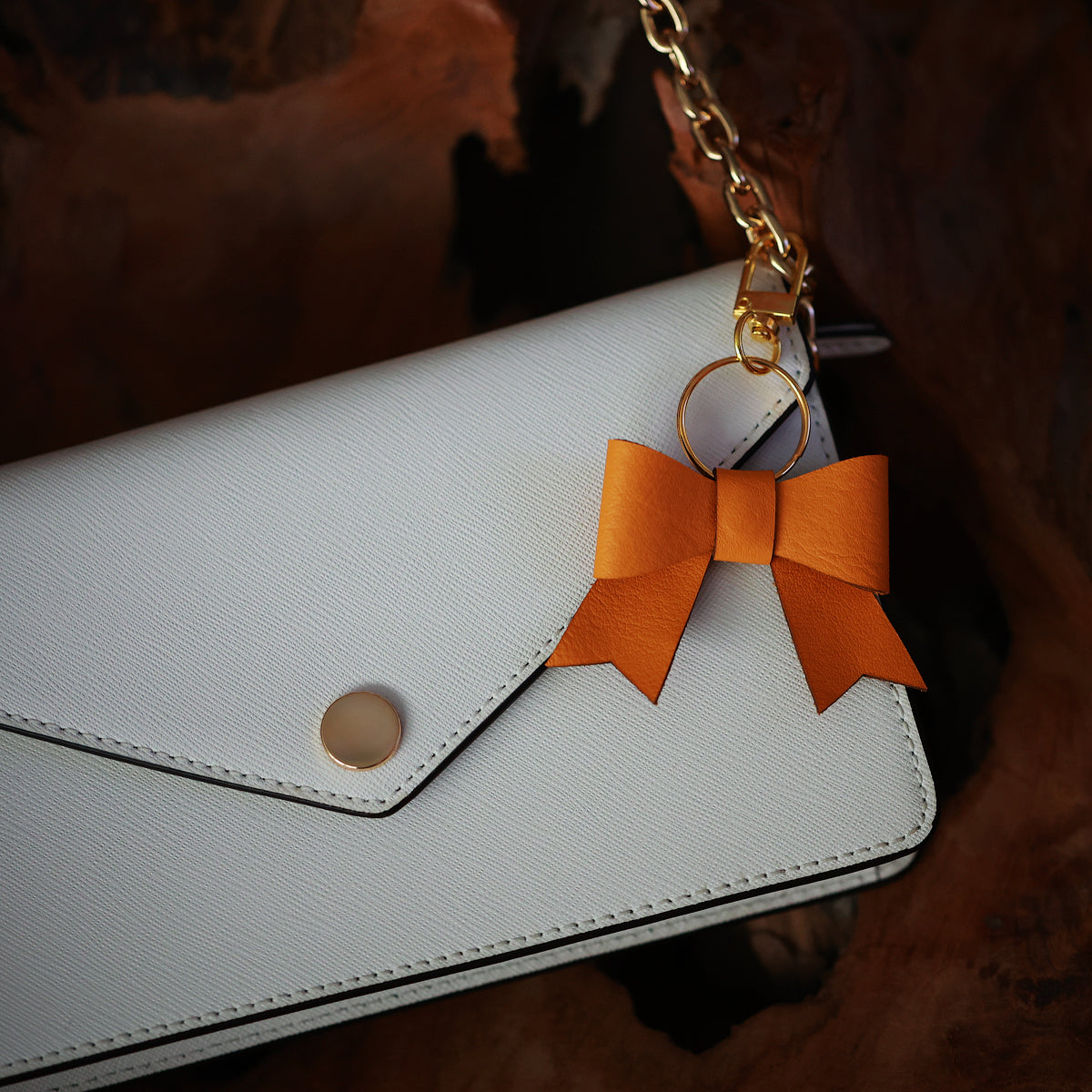Handgefertigte gelbe Leder-Schleife mit Schlüsselanhänger – Stilvolles Accessoire, Nachhaltiges Geschenk, Taschenanhänger